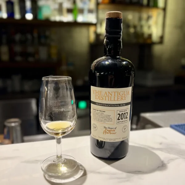 The Antigua Distillery 2012 Velier Bottiglia
