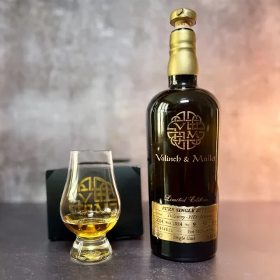 Bottiglia e Bicchiere Rum RossovermiglioArte Sta(r)um