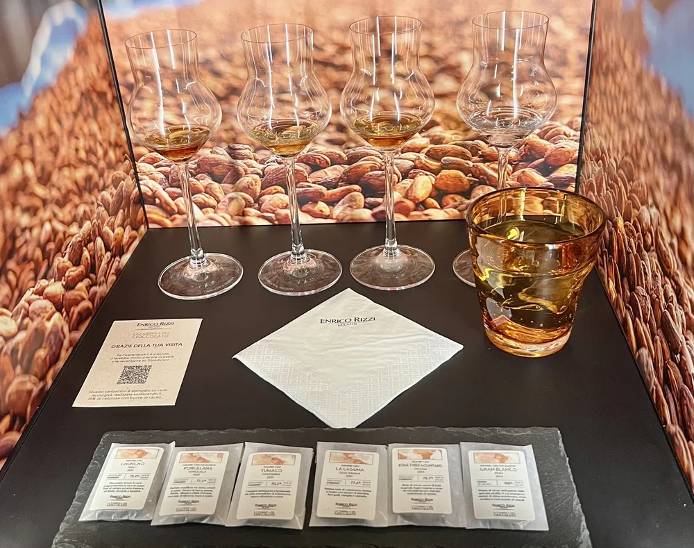 Bicchieri di rum per degustazione abbinamento rum e cioccolato
