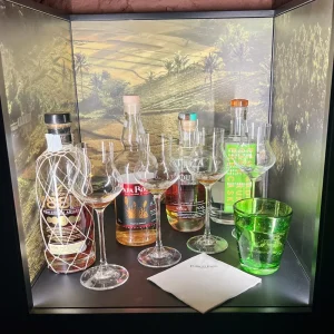Bottiglie di rum in degustazione
