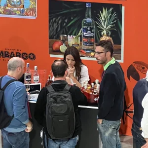 Persone al banchetto degustazione